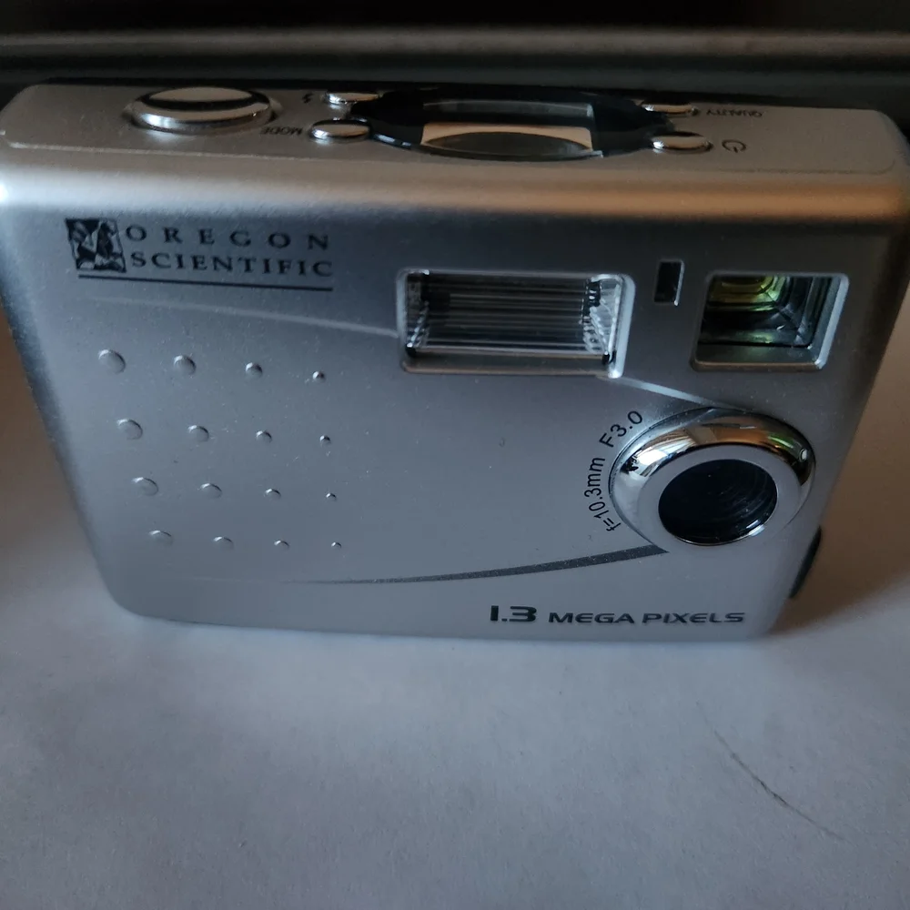 DSHOT III 1.3 Mega Pixel Digital Camera - Silver